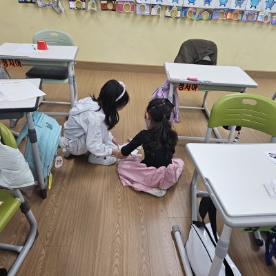 인천연송초등학교 1학년 친구들이 처음 책상속 청소를...